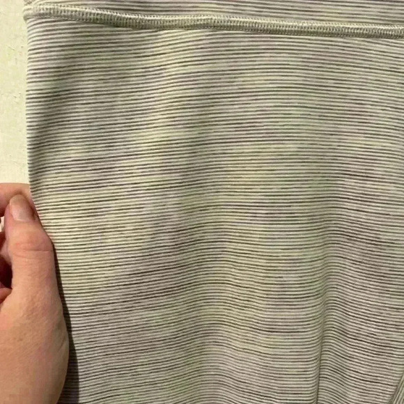 Lululemon wunder under high rise tight in space dye size 8 EUC. - Picture 3 of 5